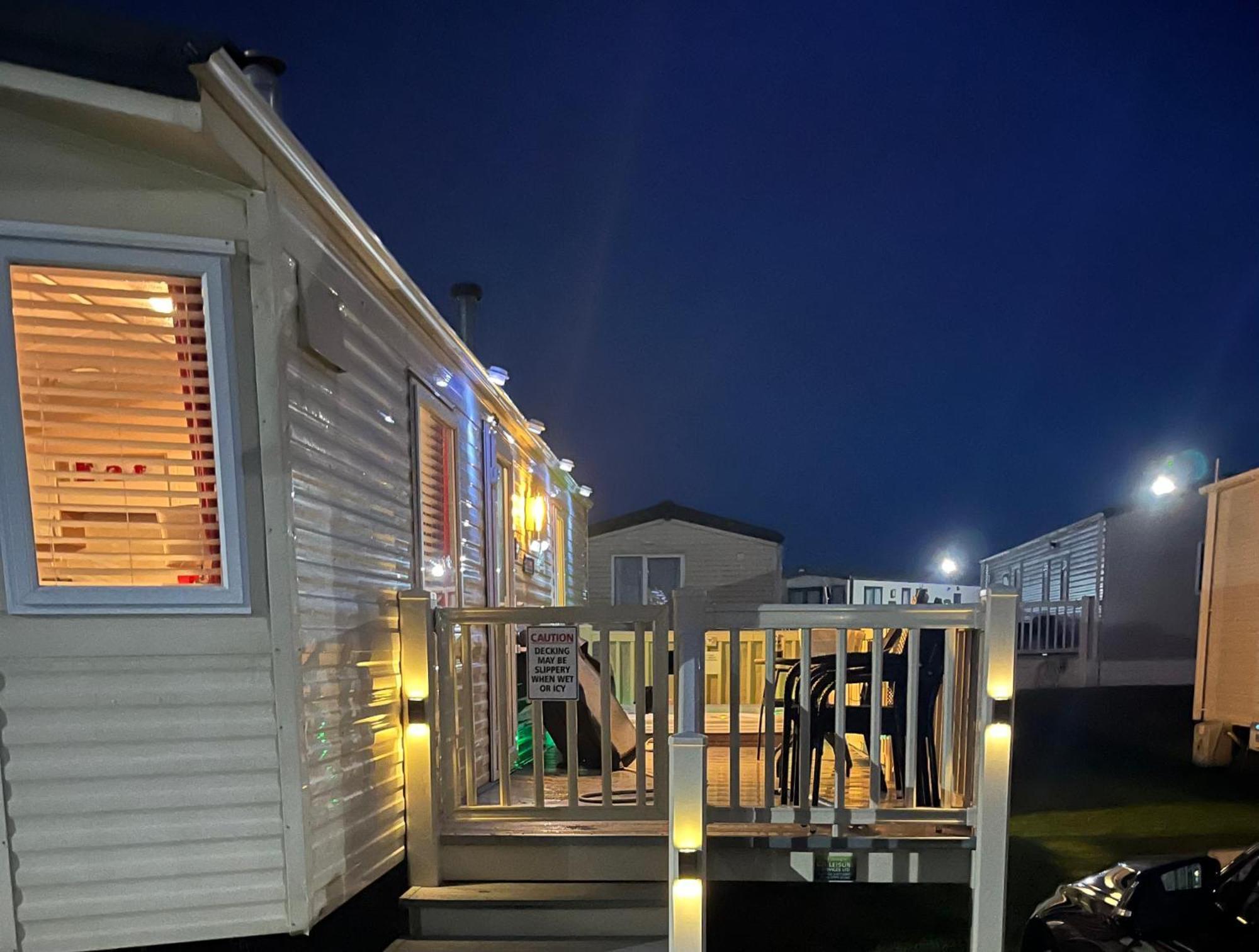 Calypso Hot Tub Breaks Tattershall Lakes Pet Friendly Exterior foto
